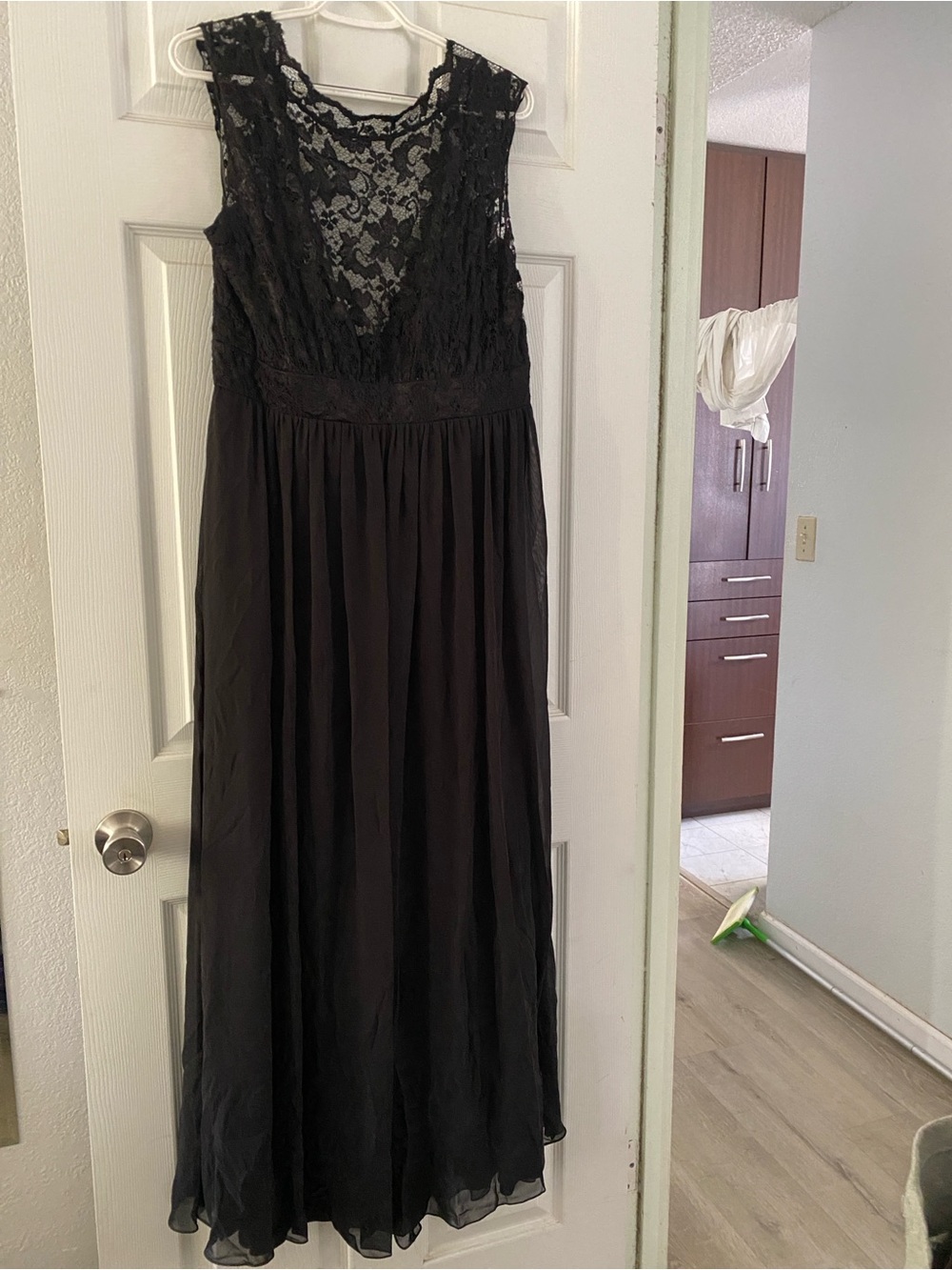 Elegant Black Lace Maxi Dress